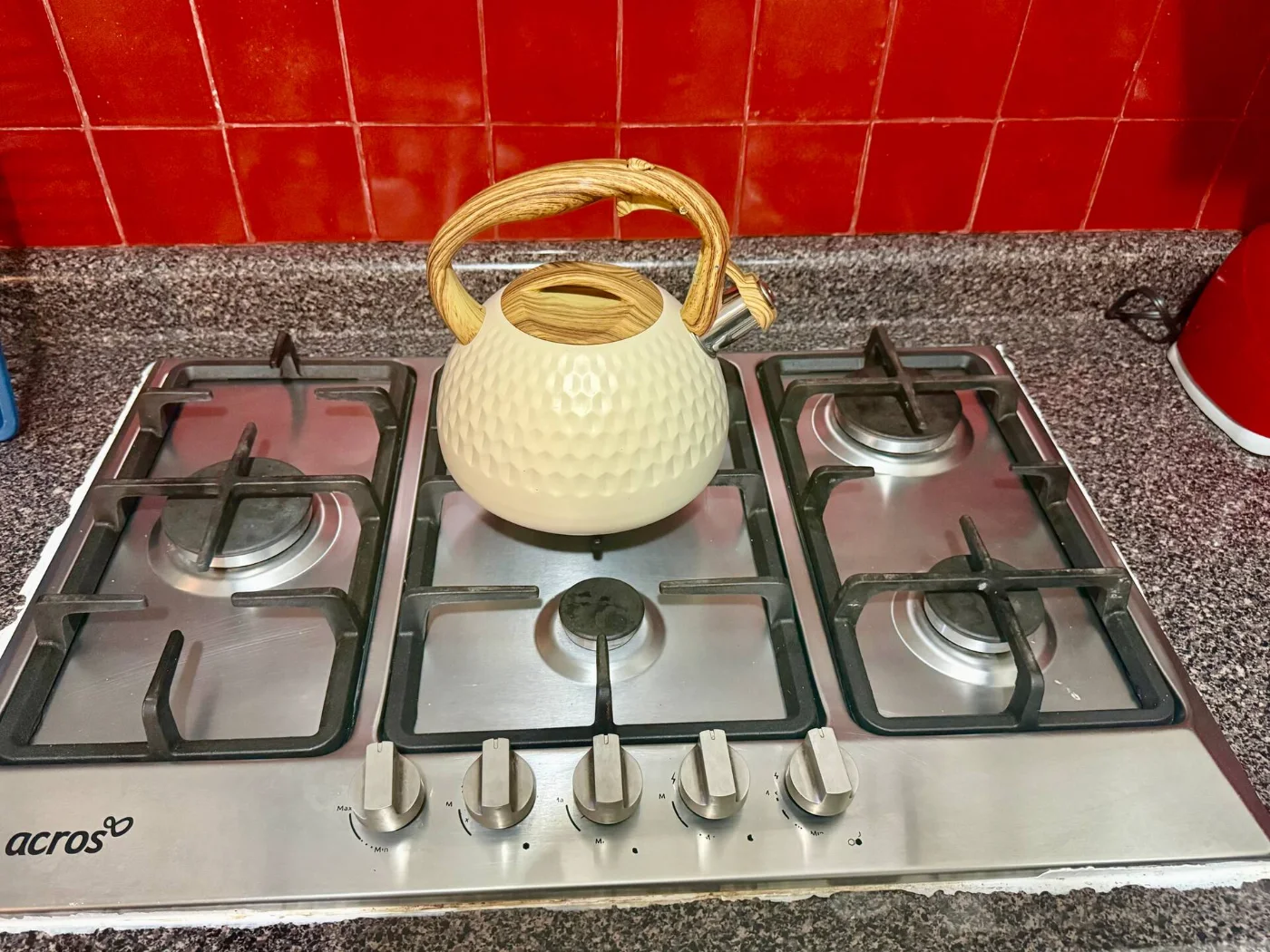 Estufa de gas con jarra para café
